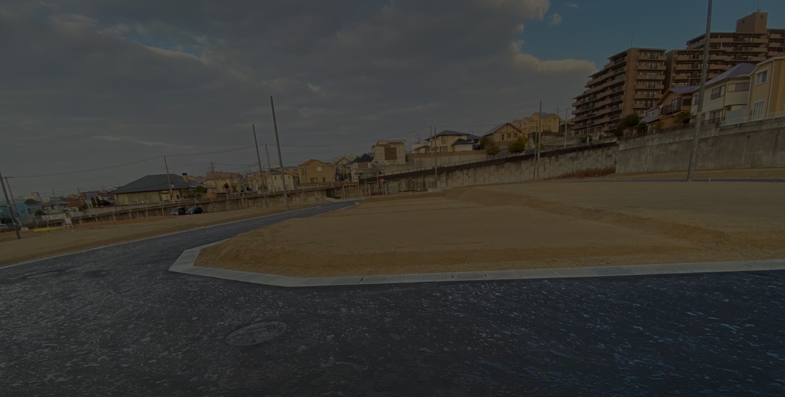 造成・土木工事の施工現場：地形を整え、基盤を築く作業風景