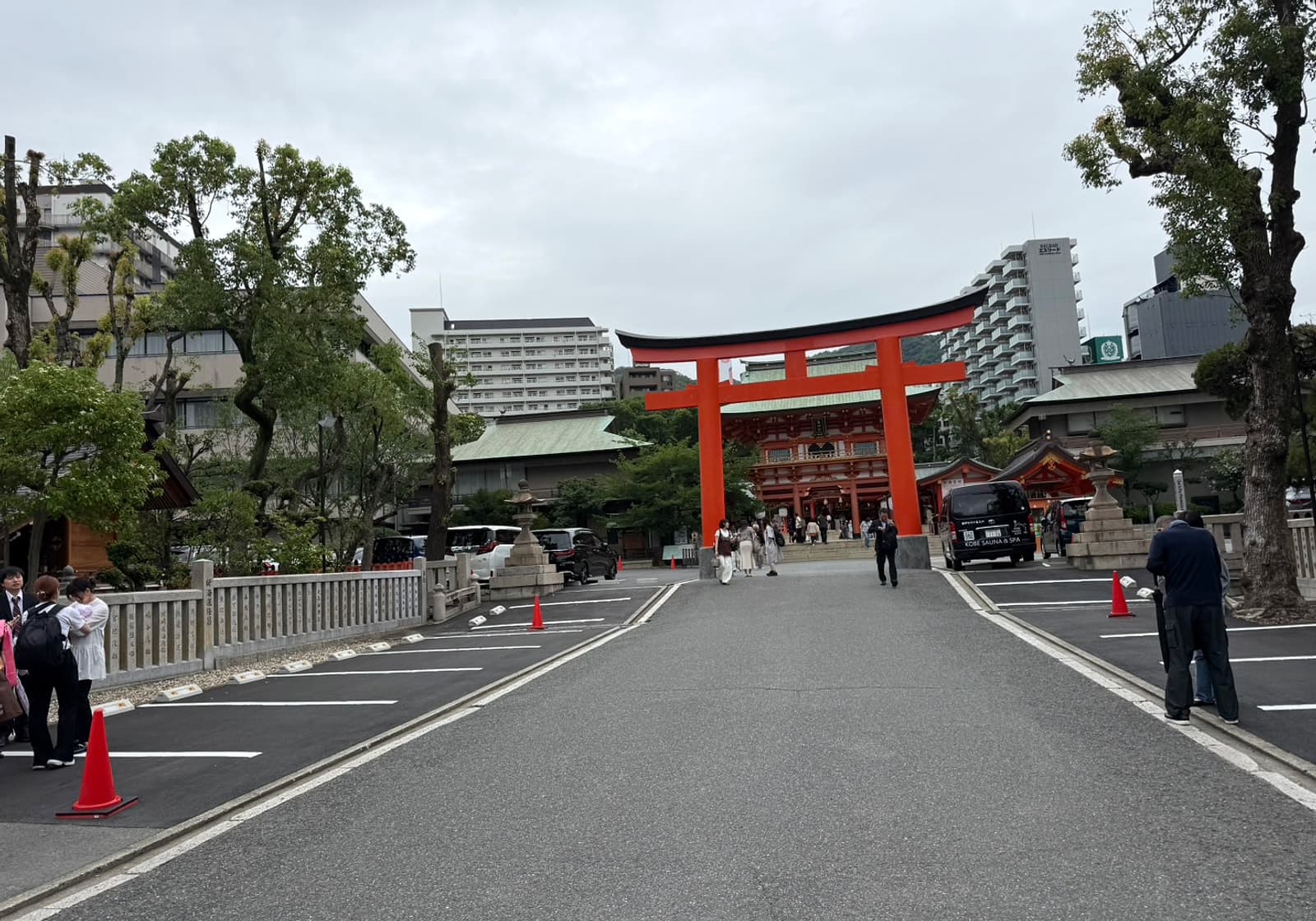 生田神社での舗装工事実績・神社入口